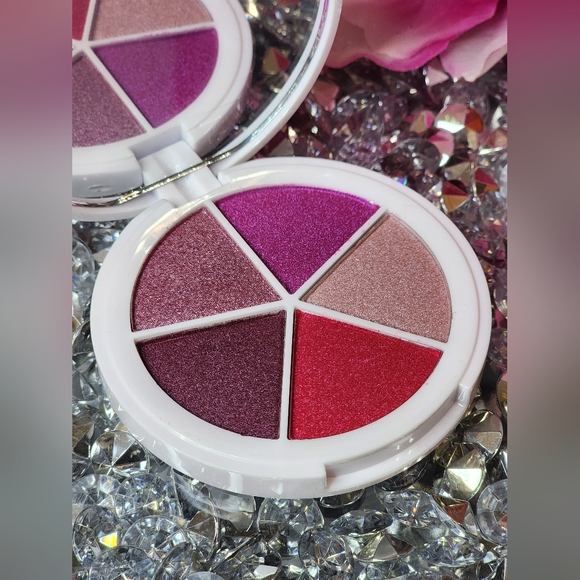 Makeup Revolutio Donut Eyeshadow Palette - Picture 6 of 8